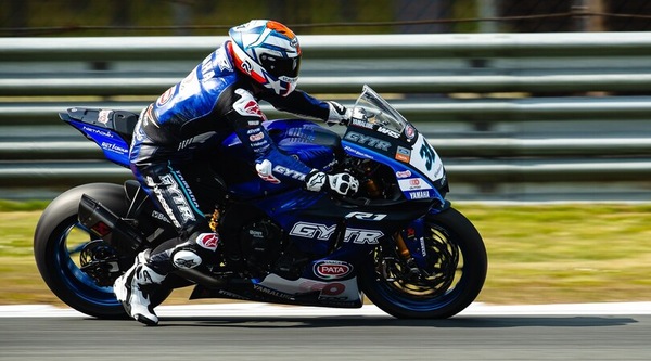 SBK Estoril: Gerloff si prende la FP1, Van Der Mark KO