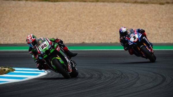 SBK Estoril: Razgatlioglu si butta via, Rea vince la Superpole Race