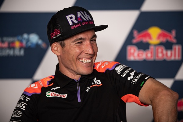 MotoGP, Espargaro rinnova con Aprilia: “Dubbi dopo Le Mans, ora sono felice”