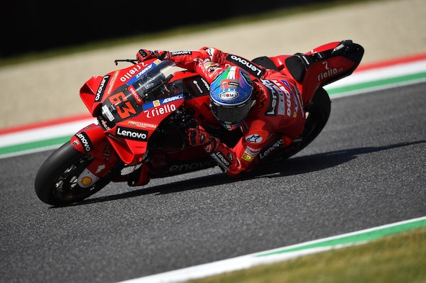 MotoGP Mugello: Bagnaia 1° con caduta in FP3, Marquez 21°!