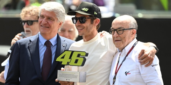 GP Italia, ritirato il 46. Valentino Rossi: “È un simbolo nelle corse”