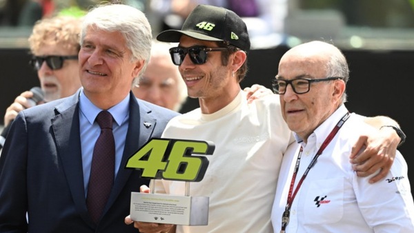 GP Italia, ritirato il 46. Valentino Rossi: “È un simbolo nelle corse”