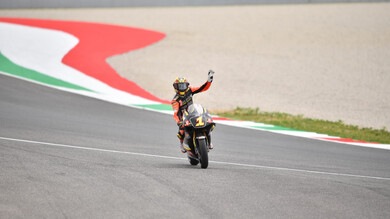 Emozioni al Mugello: Max Biaggi in pista con l'Aprilia 250