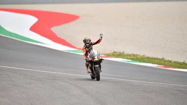 Emozioni al Mugello: Max Biaggi in pista con l'Aprilia 250
