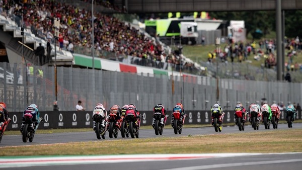 Steward severi con la Moto3: i semimanubri devono essere impugnati