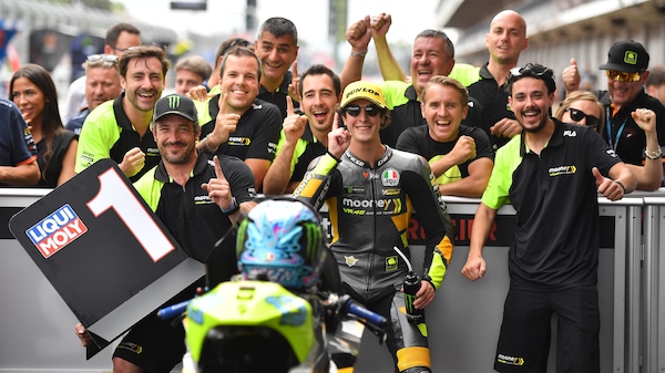 Moto2, GP Catalunya: Celestino Vietti centra la pole position con una magia