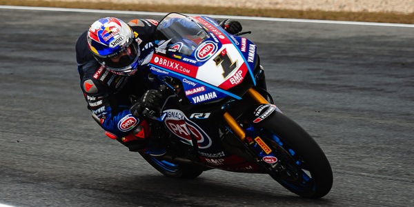 SBK Misano, il lavoro nel box Yamaha per aiutare Razgatlioglu