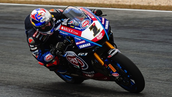 SBK Misano, il lavoro nel box Yamaha per aiutare Razgatlioglu