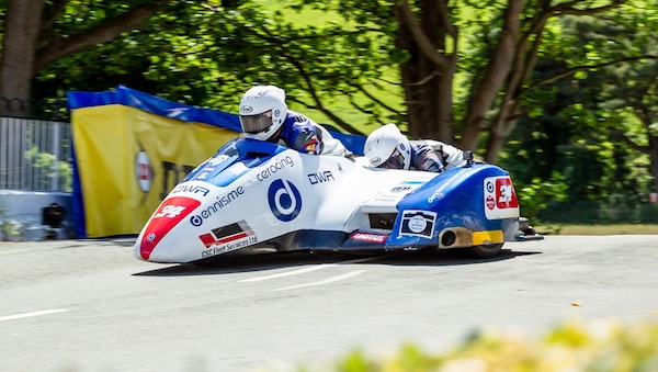 Sidecar ancora fatali al Tourist Trophy: sono morti Roger e Bradley Stockton