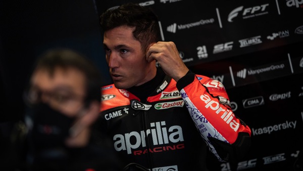 MotoGP, Espargarò contro la direzione gara: “Surreale scendere in pista in FP1”