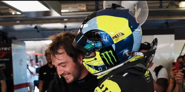 GT, Valentino Rossi applaudito dal compagno di team: “Il podio è vicino”