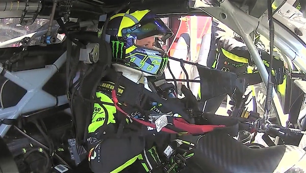 GTWC Europe, Valentino Rossi è 5° e fa impazzire la marea gialla