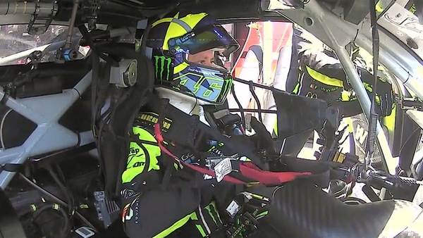 GTWC Europe, Valentino Rossi è 5° e fa impazzire la marea gialla