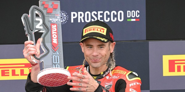 SBK Donington, Bautista sorride: "Ho imparato dall'errore commesso sabato"