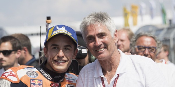 MotoGP, Mick Doohan loda Marquez: “Ha vinto anche con un braccio solo”