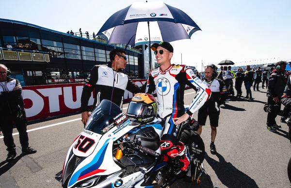 SBK: BMW e Van der Mark insieme anche nel 2023