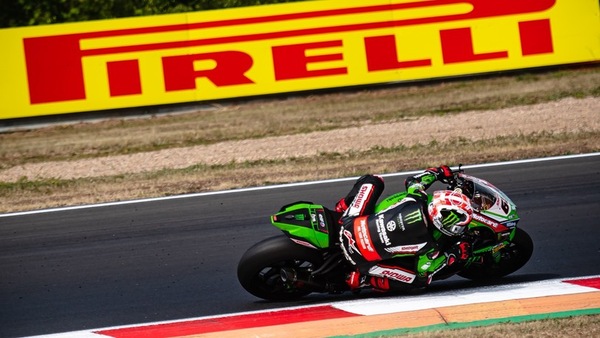 SBK: un Rea monstre conquista pole e record a Most, prima fila per Rinaldi