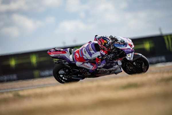 MotoGP Silverstone: pole per Zarco, 6° un eroico Aleix Espargaro