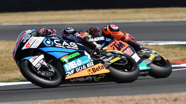 Moto2, GP Silverstone: Fernandez batte Lopez, Vietti limita i danni