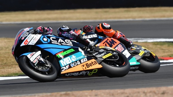Moto2, GP Silverstone: Fernandez batte Lopez, Vietti limita i danni