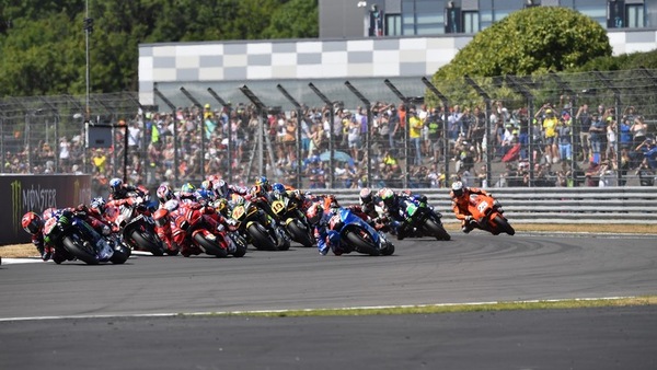 MotoGP, il nuovo format ai raggi X: Sprint Race sabato alle 15, addio FP4