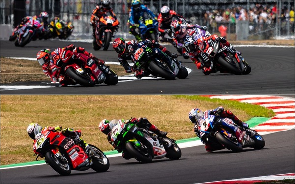 Così uguali, così diversi: in MotoGP e SBK il titolo è un affare per 3