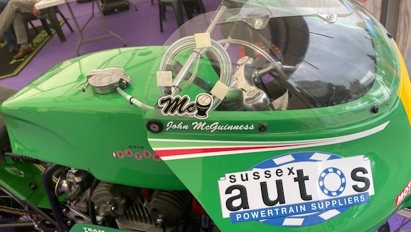 Incredibile ma vero al ManxGP: Bonetti aiutato dal team di McGuinness!
