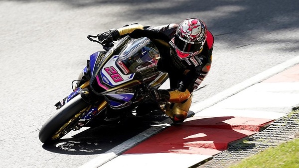 BSB: Ray s'impone nella Sprint Race a Cadwell Park, paura per Jones