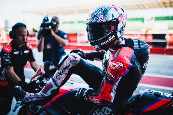 Test MotoGP, frattura al mignolo per Aleix Espargarò: “Ma girerei tra un'ora”
