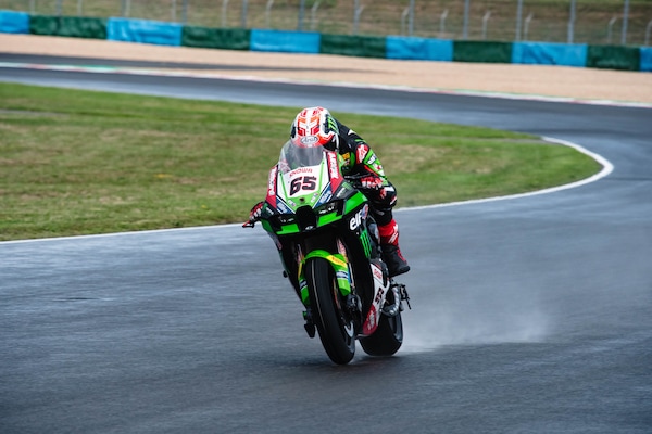 SBK, Rea il migliore sulla pista bagnata di Magny-Cours nelle fp2