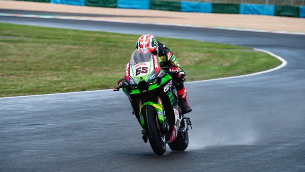 SBK, Rea il migliore sulla pista bagnata di Magny-Cours nelle fp2