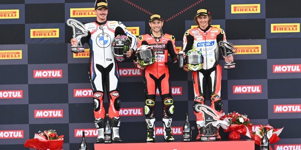 SBK, Gara 1 clamorosa a Magny Cours: Rea e Razgatlioglu out, Bautista vince
