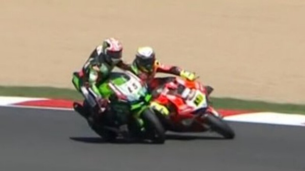 SBK, incredibile a Magny Cours: Rea sportella Bautista, Alvaro out da Gara 2