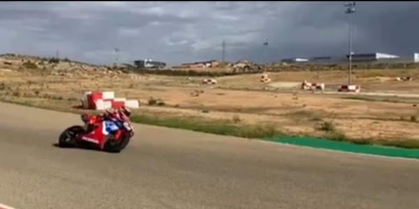 MotoGP, Marc Marquez si allena con la CBR sul kartodromo di Aragon