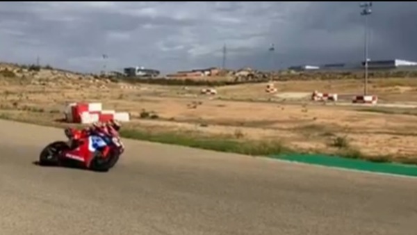 MotoGP, Marc Marquez si allena con la CBR sul kartodromo di Aragon