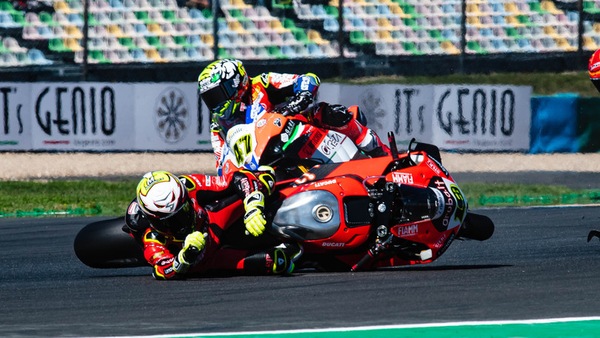 SBK, quando i duelli sono…al limite