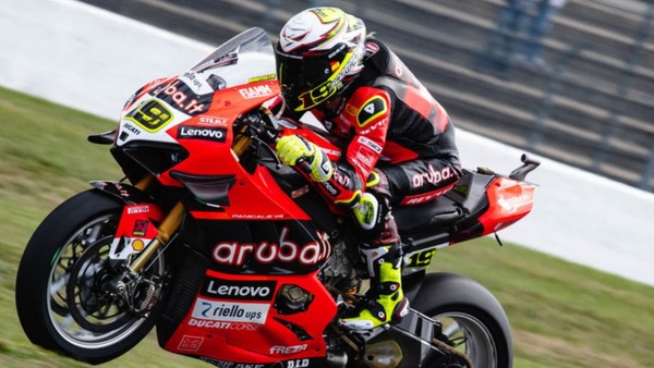 SBK Barcellona: Bautista fa sua la FP2, terzo un ottimo Locatelli