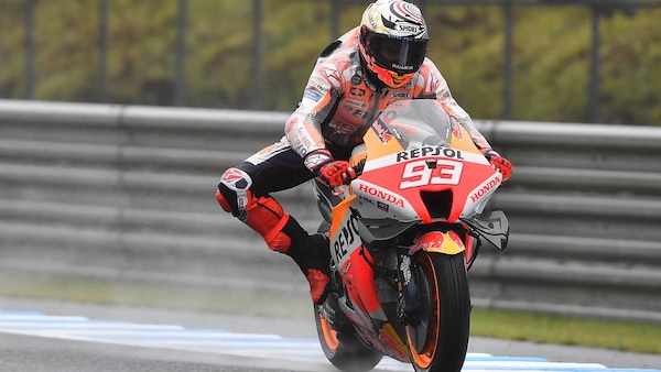 MotoGP Giappone: Marc Marquez domina le FP2 bagnate di Motegi