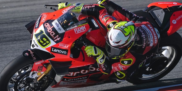 SBK Barcellona: Bautista domina Gara 1, Rea conclude alle sue spalle
