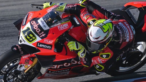 SBK Barcellona: Bautista domina Gara 1, Rea conclude alle sue spalle