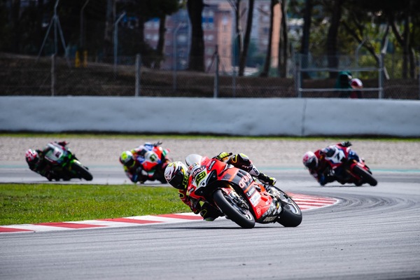 SBK, Barcellona: Bautista trionfa in Gara 2, Rinaldi completa la festa Ducati