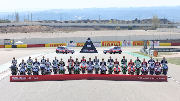SBK, effetto Panigale V4 R: nel 2023 si alza il price cap delle moto