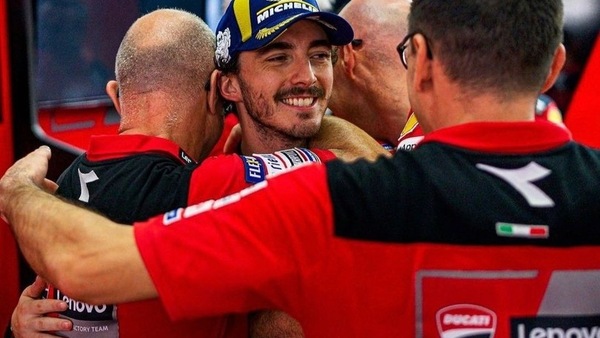 MotoGP Valencia: l’unione nel box Ducati condivisa da Bagnaia in una foto