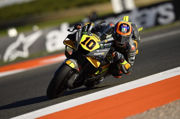 MotoGP Valencia: Marini detta il passo in FP2, Quartararo 8° davanti a Bagnaia
