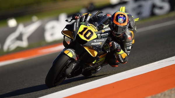 MotoGP Valencia: Marini detta il passo in FP2, Quartararo 8° davanti a Bagnaia