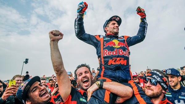 Dakar, due trionfi in tre anni per Benavides: “Ho pensato solo a dare gas”