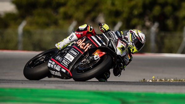 SBK, test Portimao: Bautista l'uomo da battere, Rinaldi in scia