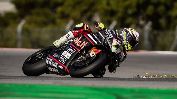 SBK, test Portimao: Bautista l'uomo da battere, Rinaldi in scia