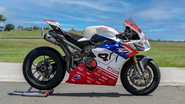 Il team DesmoSport svela la livrea 2023: che omaggio a Troy Bayliss!