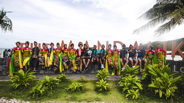 SBK, la trasformazione dei piloti per il carnevale in Indonesia